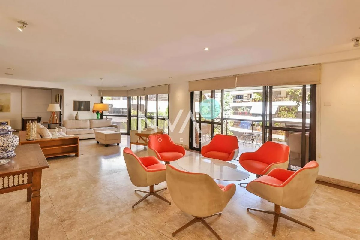 Apartment with balcony, 3 bedrooms and 4 bathrooms — photo 10