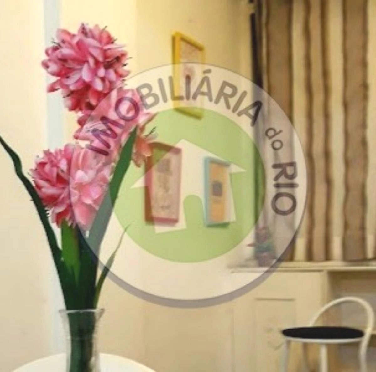 40 m² apartment with 1 bedroom and compact kitchen area — photo 4