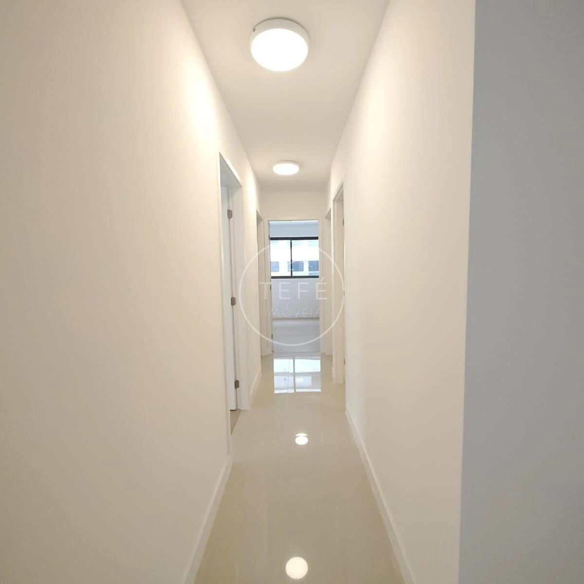 Glass-enclosed balcony in a 4-bedroom apartment, 123 m² — photo 22