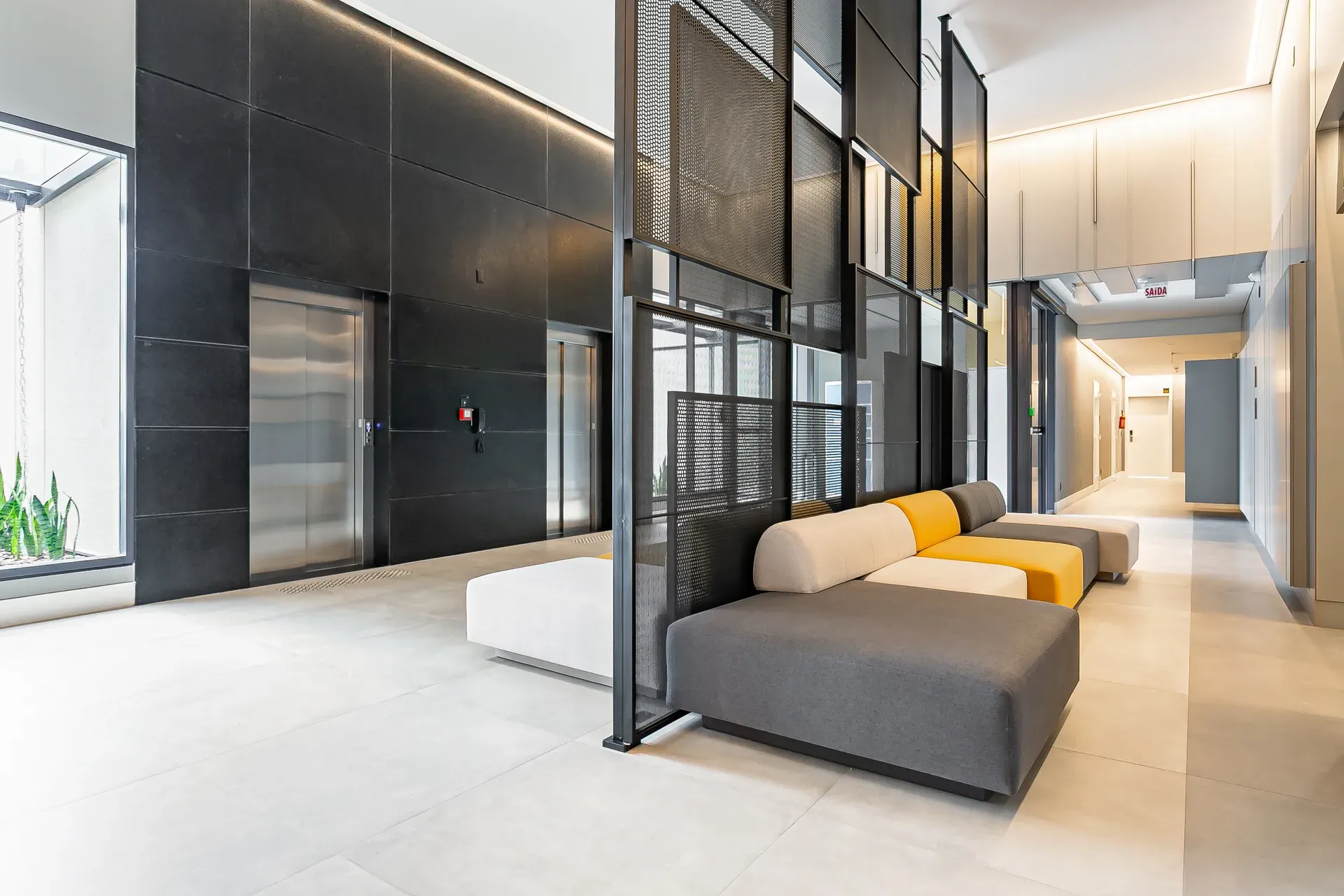 Furnished 90 m² apartment with 1 bedroom and open-plan kitchen