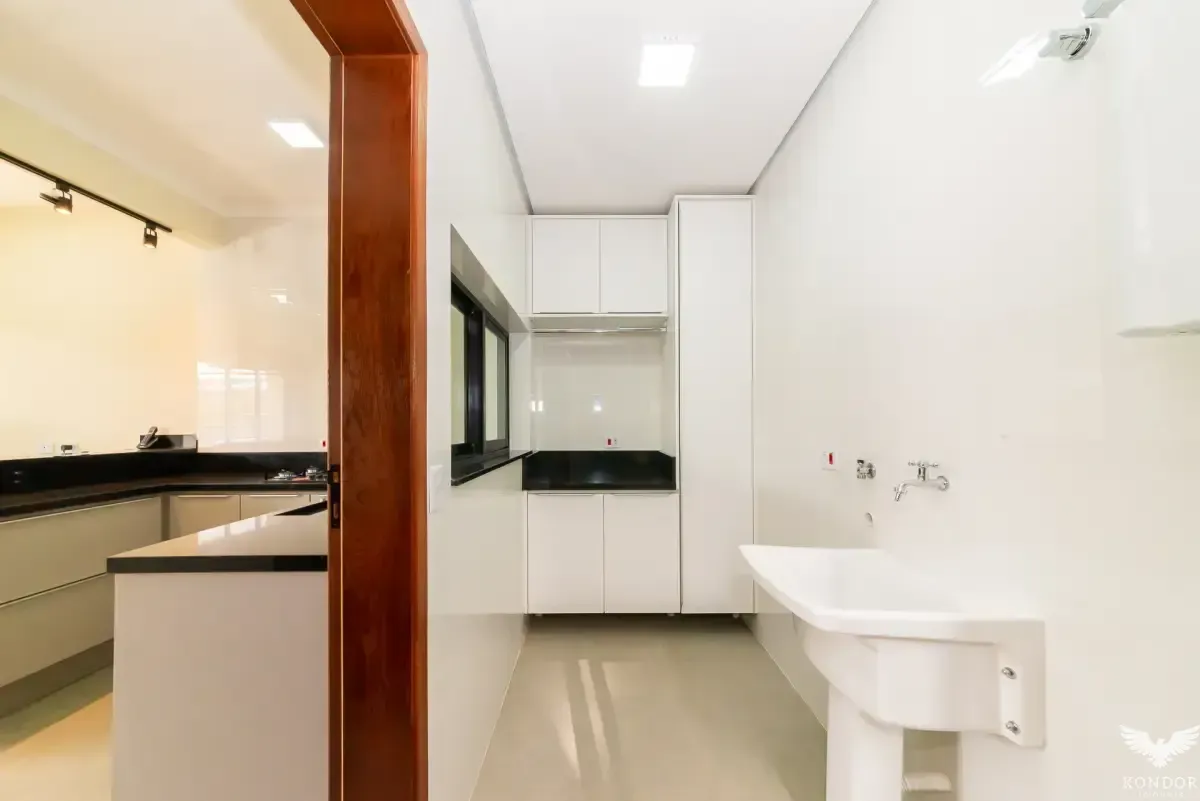 Two-story house with 230 m² and 3 bedrooms, 1 suite — photo 15