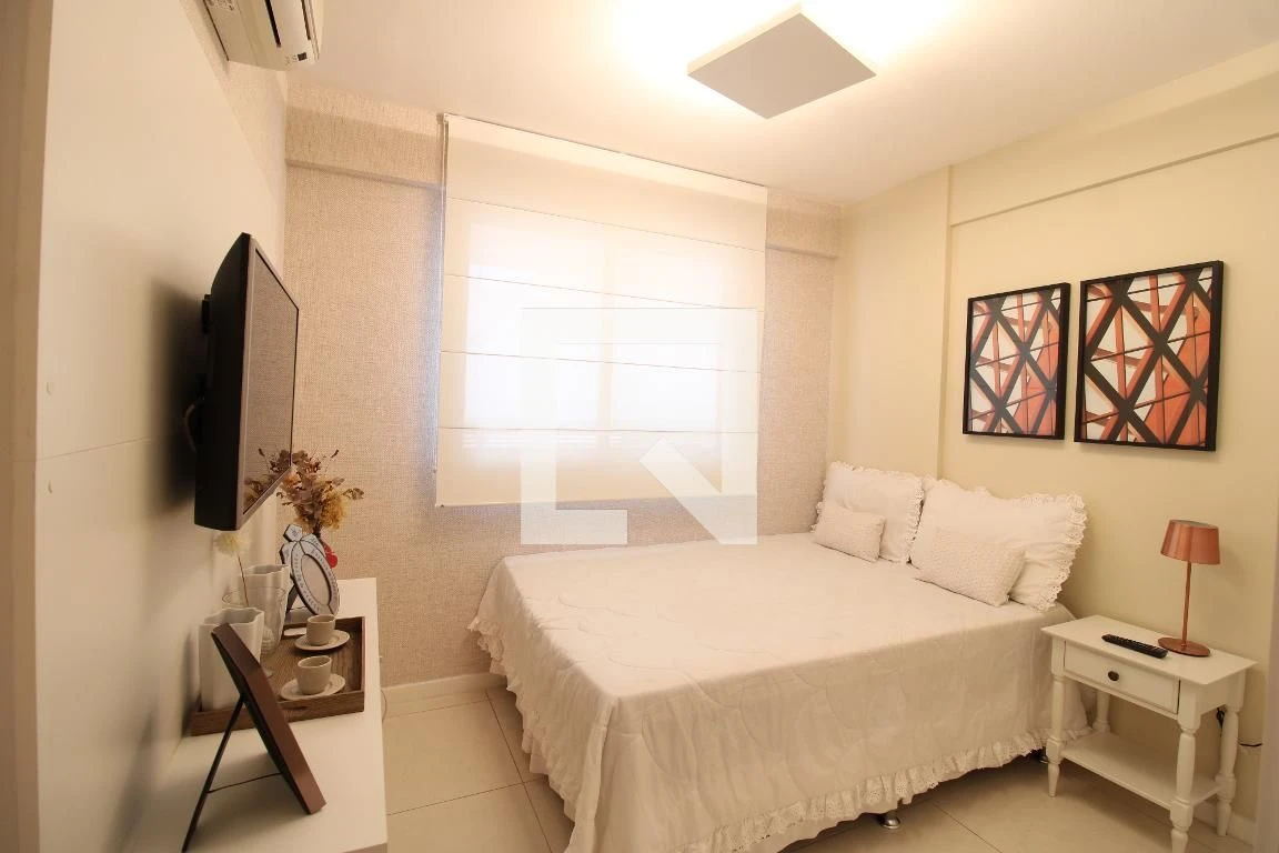 Furnished 2-bedroom apartment with glass balcony — photo 5