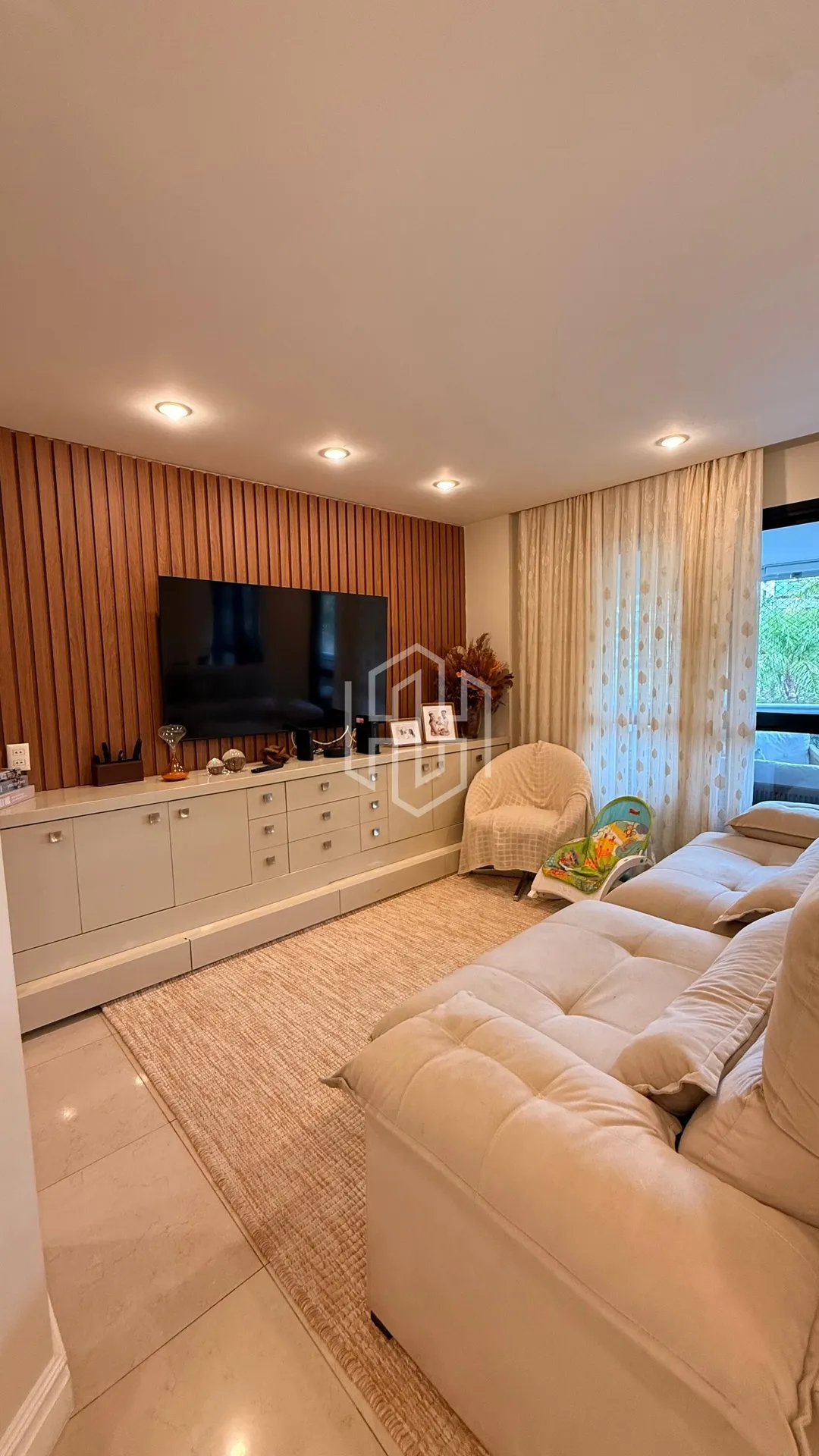 Furnished apartment, 162 m², with floor-to-ceiling windows — photo 30