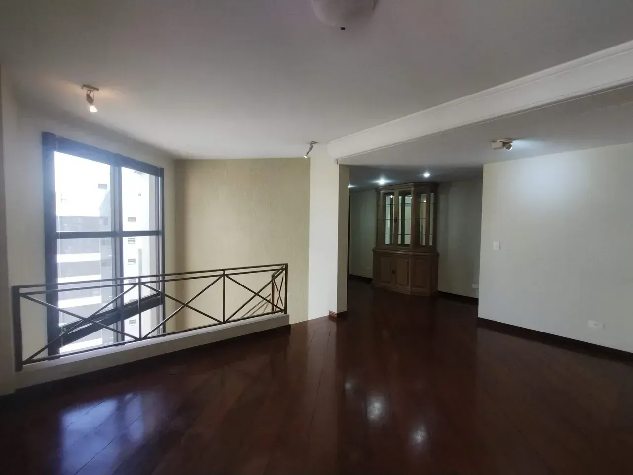 Furnished apartment with 2 bedrooms and a closed kitchen