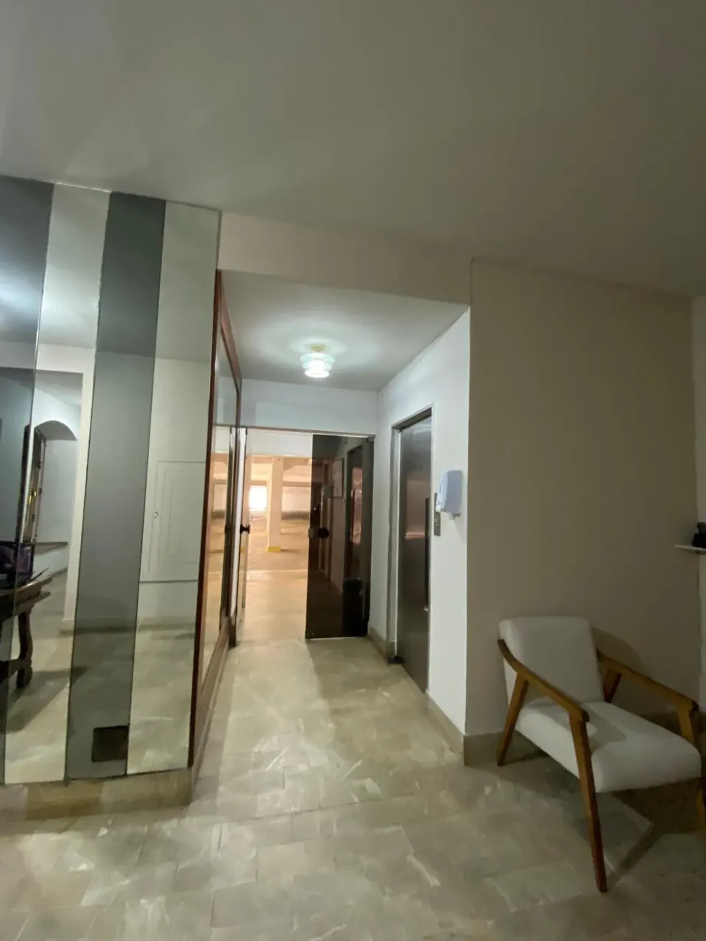 Пральна машина та 2 спальні: квартира 90 м² — photo 48