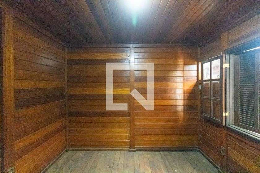 House with 2 bedrooms and 350 m² plus enclosed balcony — photo 4