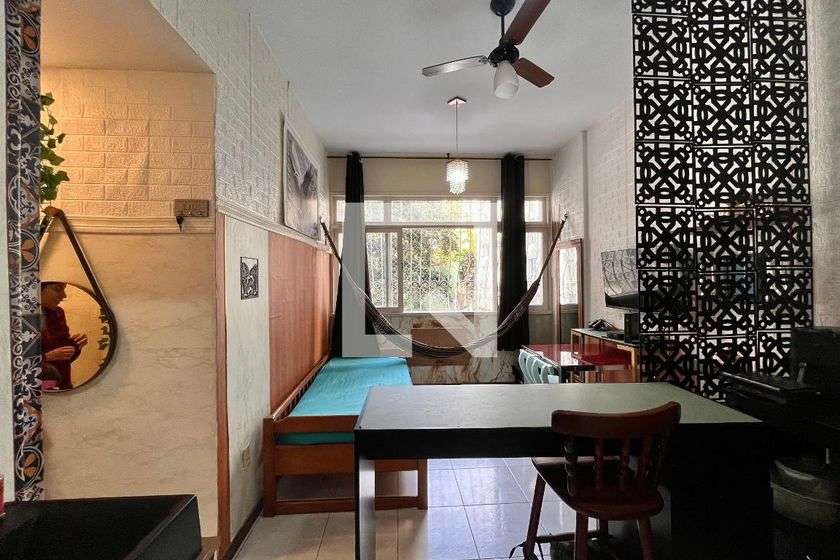 Furnished 2-bedroom apartment with a balcony