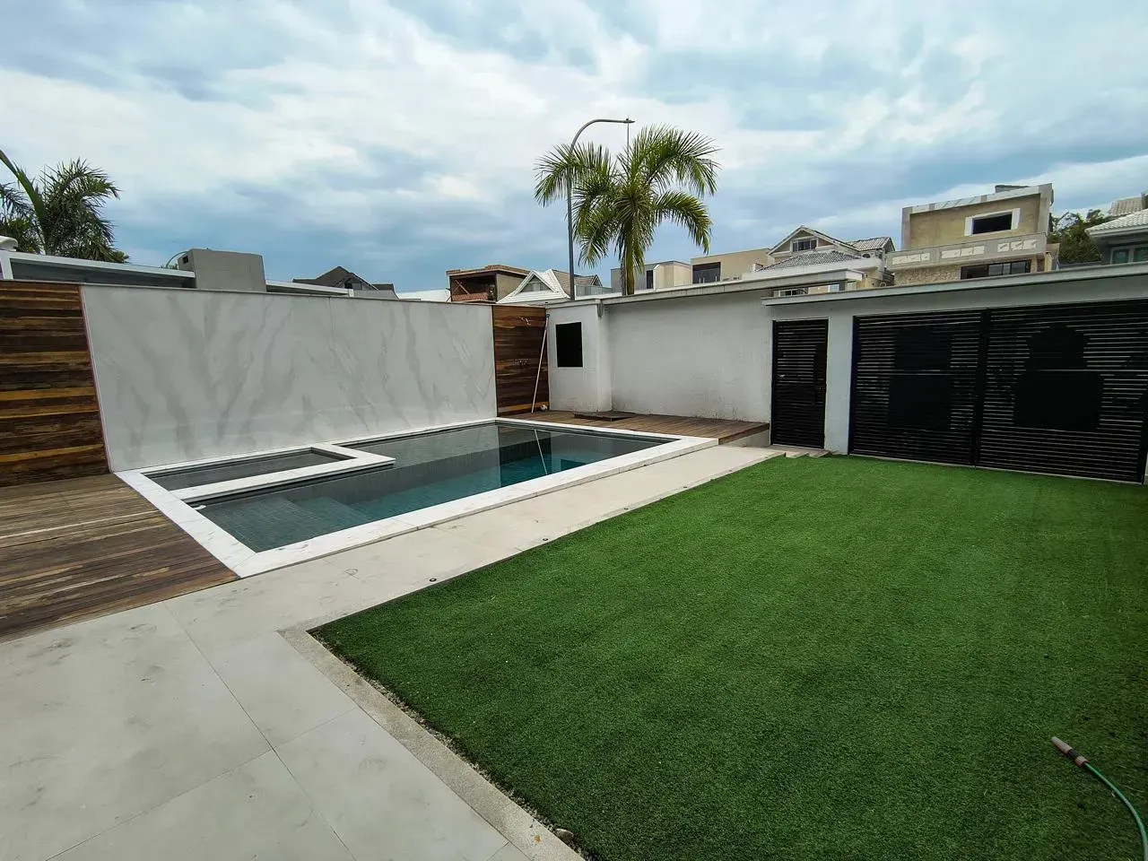 Casa com 4 quartos, 5 banheiros e 3 vagas — photo 3