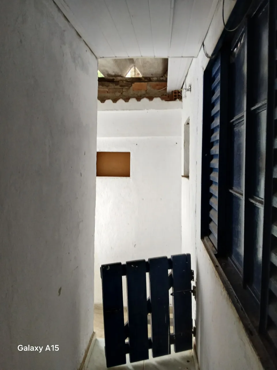 Unfurnished studio with 1 bedroom and a compact kitchenette — photo 8