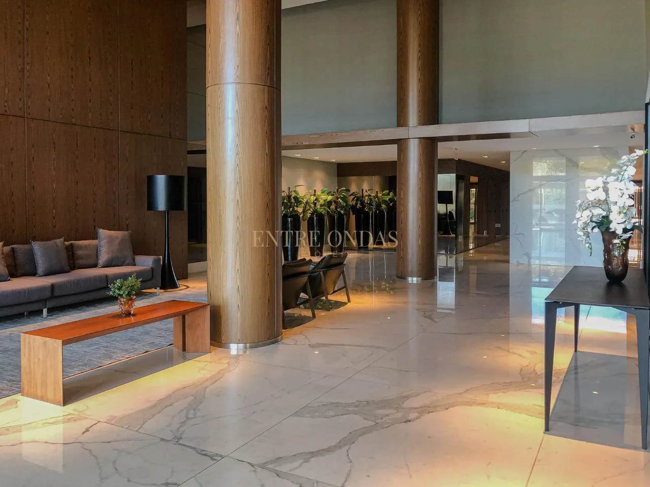 Furnished 2-bedroom apartment with open-plan kitchen — photo 28