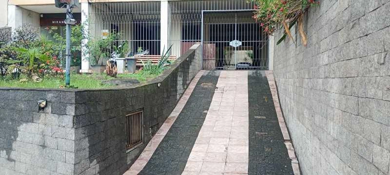 Unfurnished apartment with 3 bedrooms and 2 bathrooms — photo 3