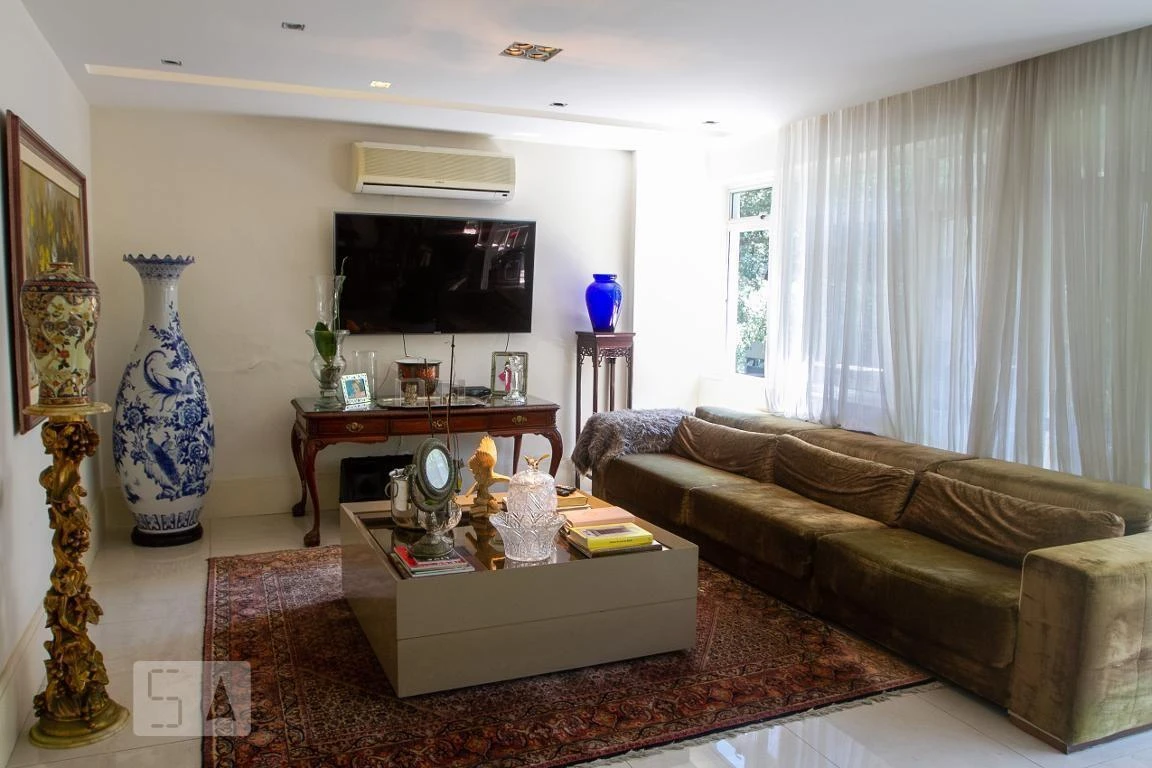 Furnished apartment with 3 bedrooms and 148 m² — photo 7