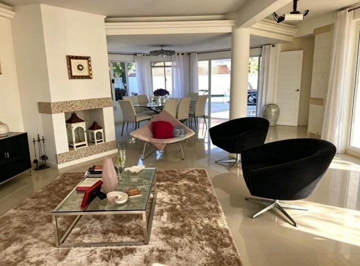 Меблированный дом с 4 спальнями и 400 м² с бассейном — photo 4