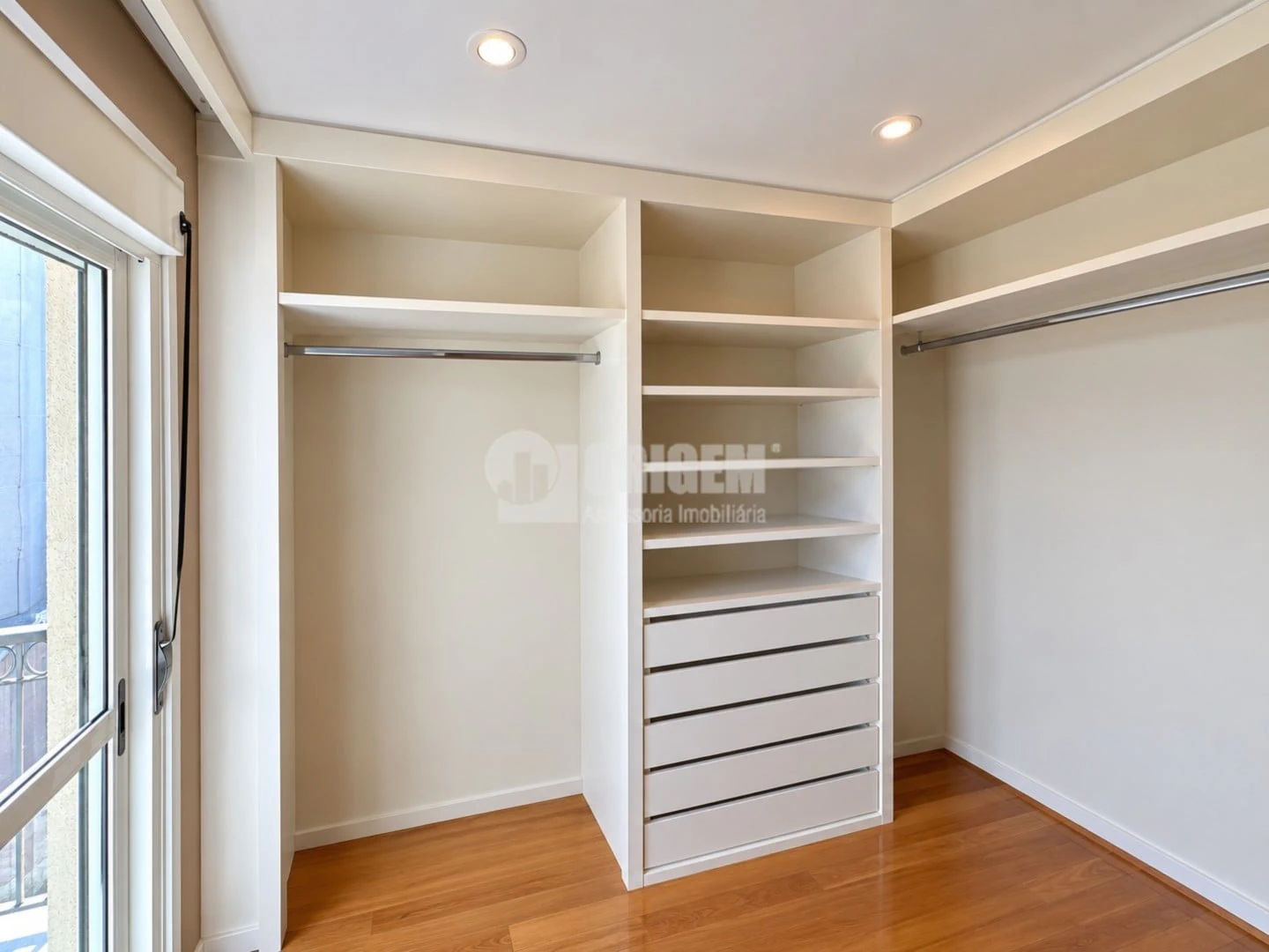 2-bedroom apartment with a bathtub in Curitiba — photo 24
