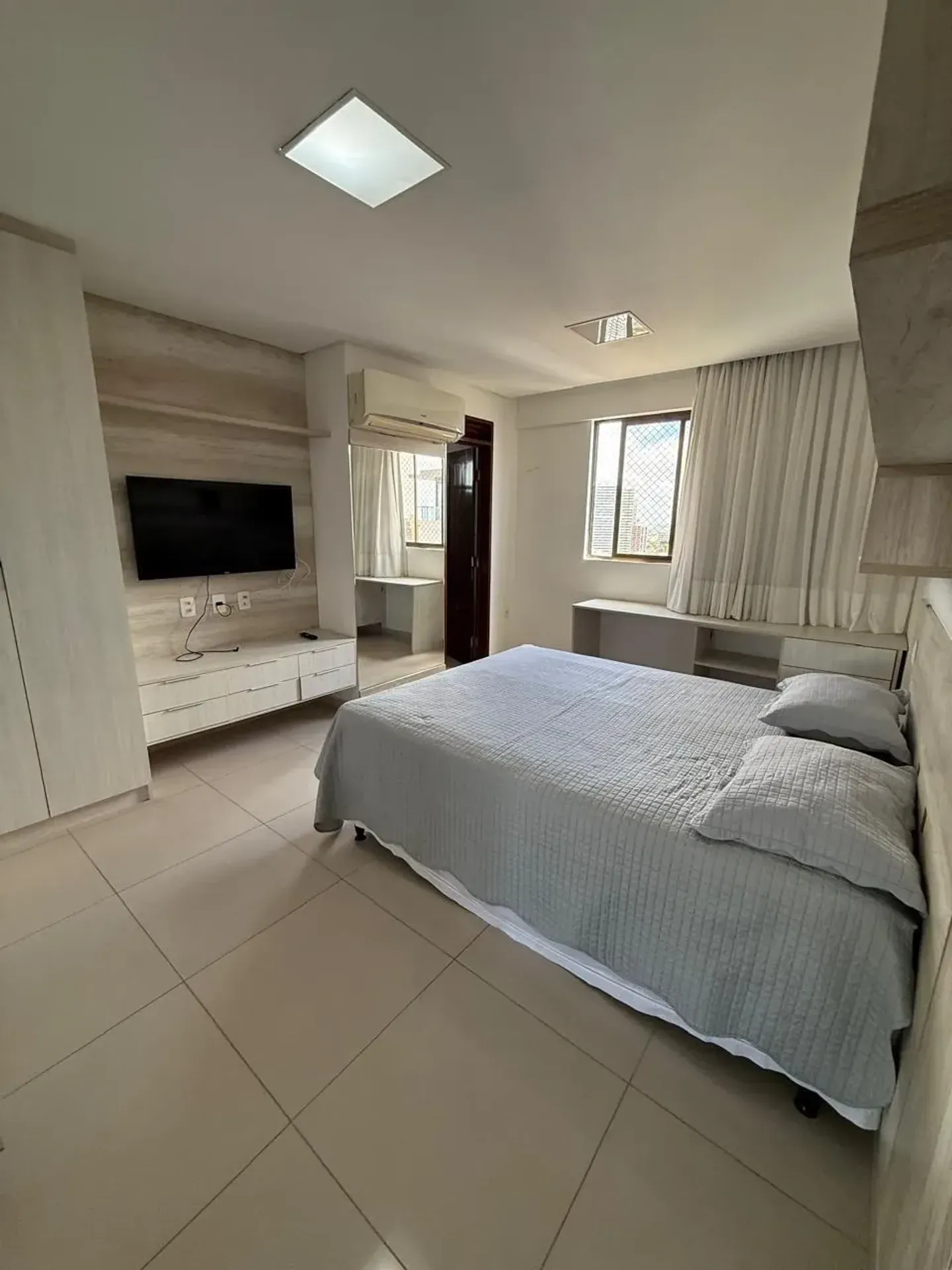 Furnished 175 m² apartment with 3 en-suite bedrooms — photo 22