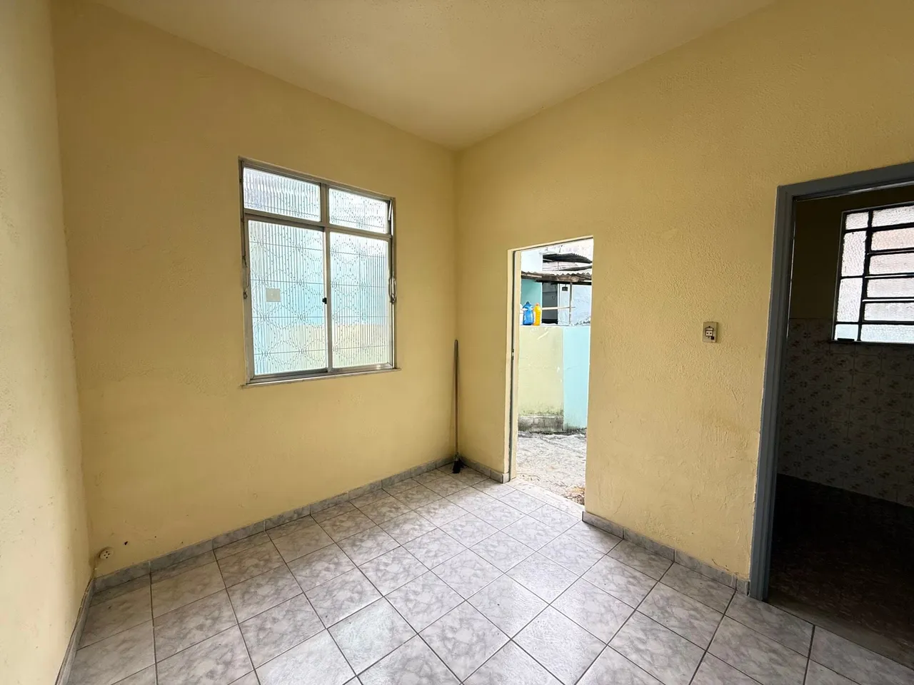 Unfurnished house with 1 bedroom and 1 bathroom