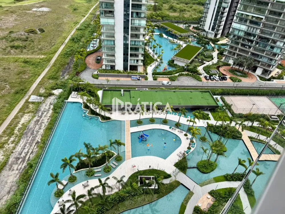 4-bedroom apartment in a building with an indoor pool — photo 8