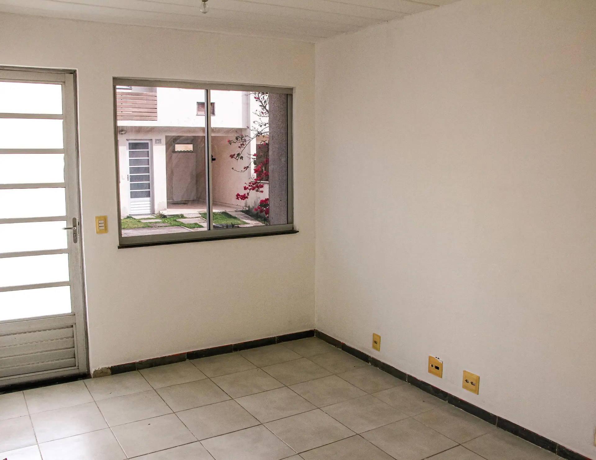House with 3 bedrooms, 2 bathrooms and 2 parking spaces — photo 8