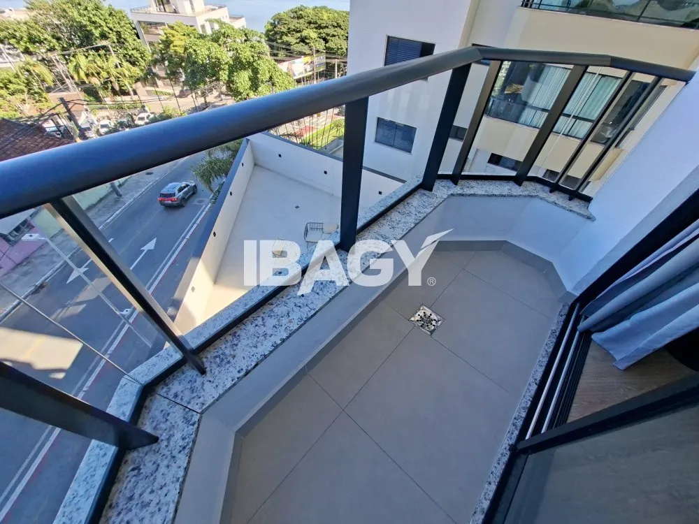 Studio with a glassed-in balcony and open-plan kitchen — photo 173