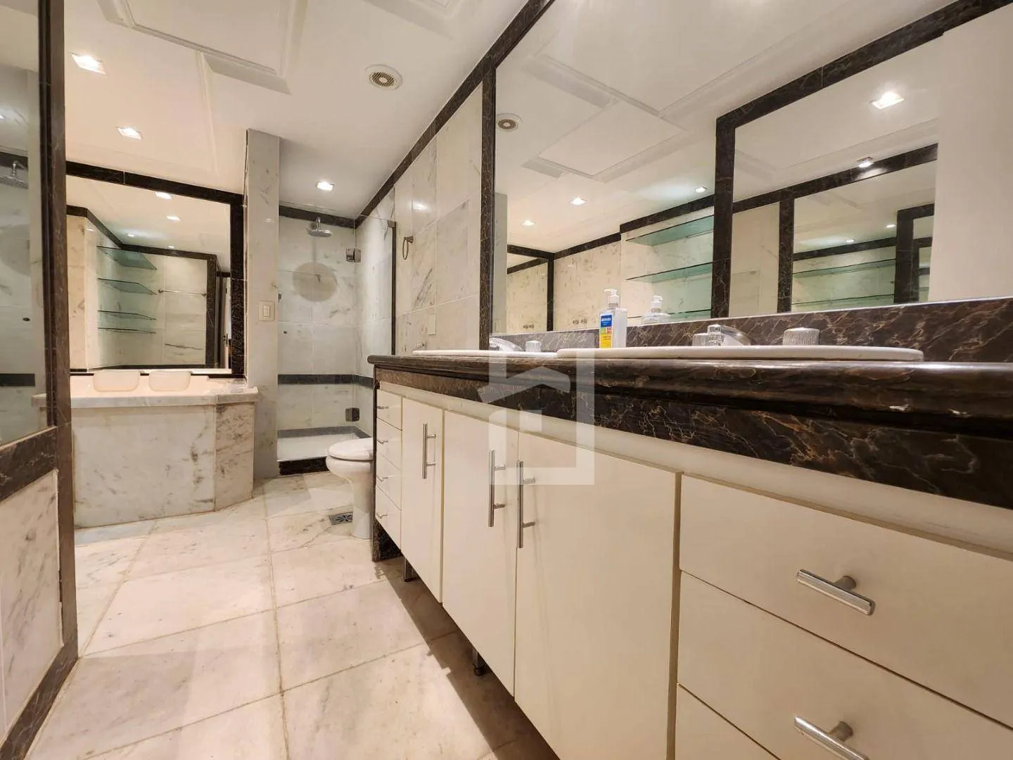 4-bedroom apartment with enclosed balcony and private garden — photo 58