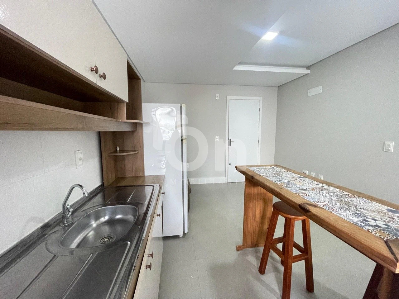 One-bedroom apartment in a building with a coworking space — photo 3