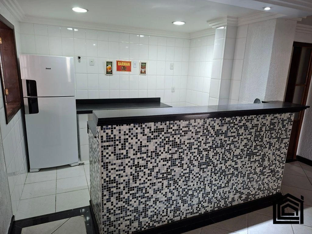 2-bedroom apartment with 2 bathrooms and balcony — photo 32
