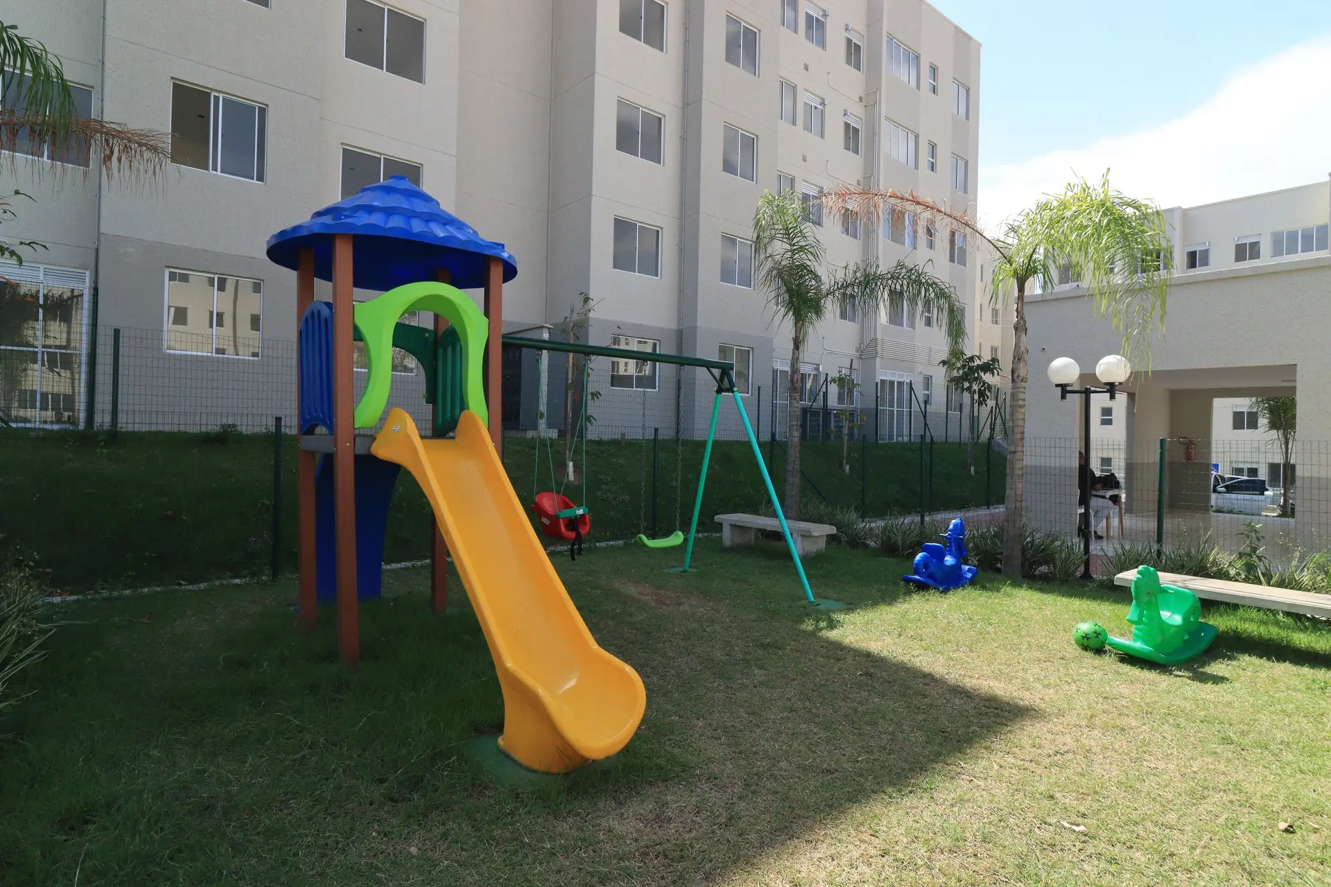 One-bedroom apartment in a building with a gym — photo 16