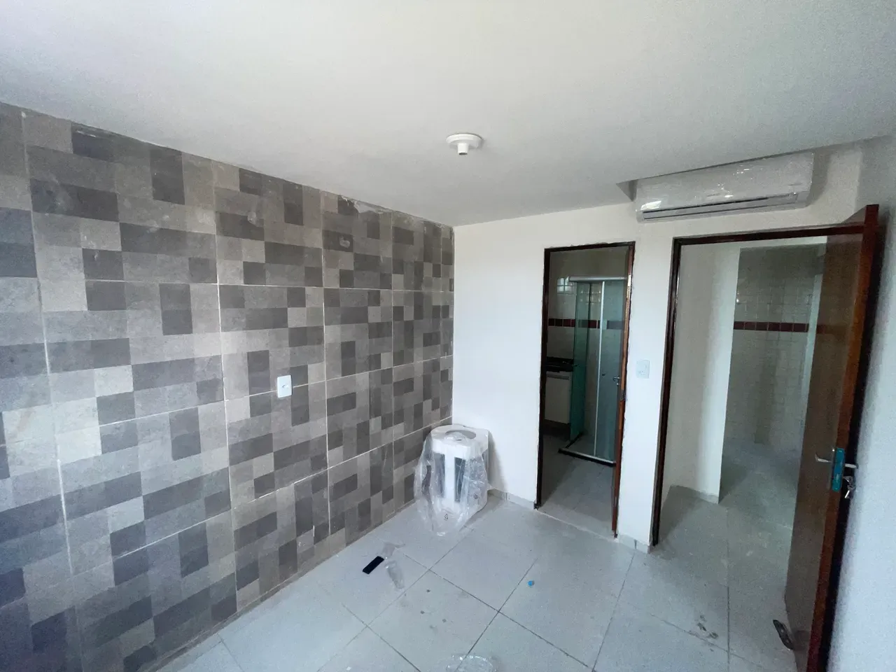 2-bedroom apartment with balcony and water view — photo 5