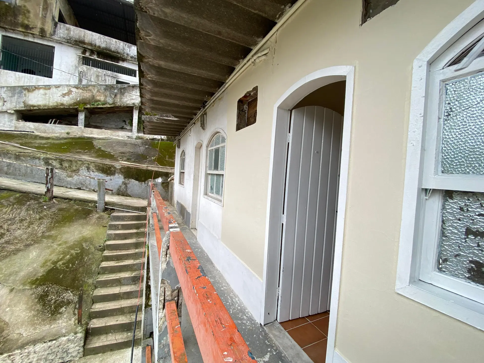 Studio in a building with a pool — photo 31