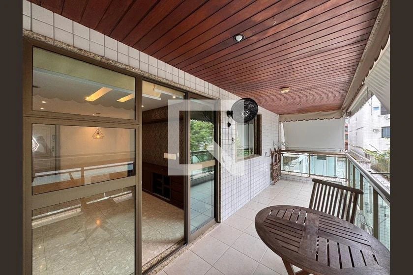 Floor-to-ceiling windows in a 3-bedroom apartment, 90 m² — photo 4