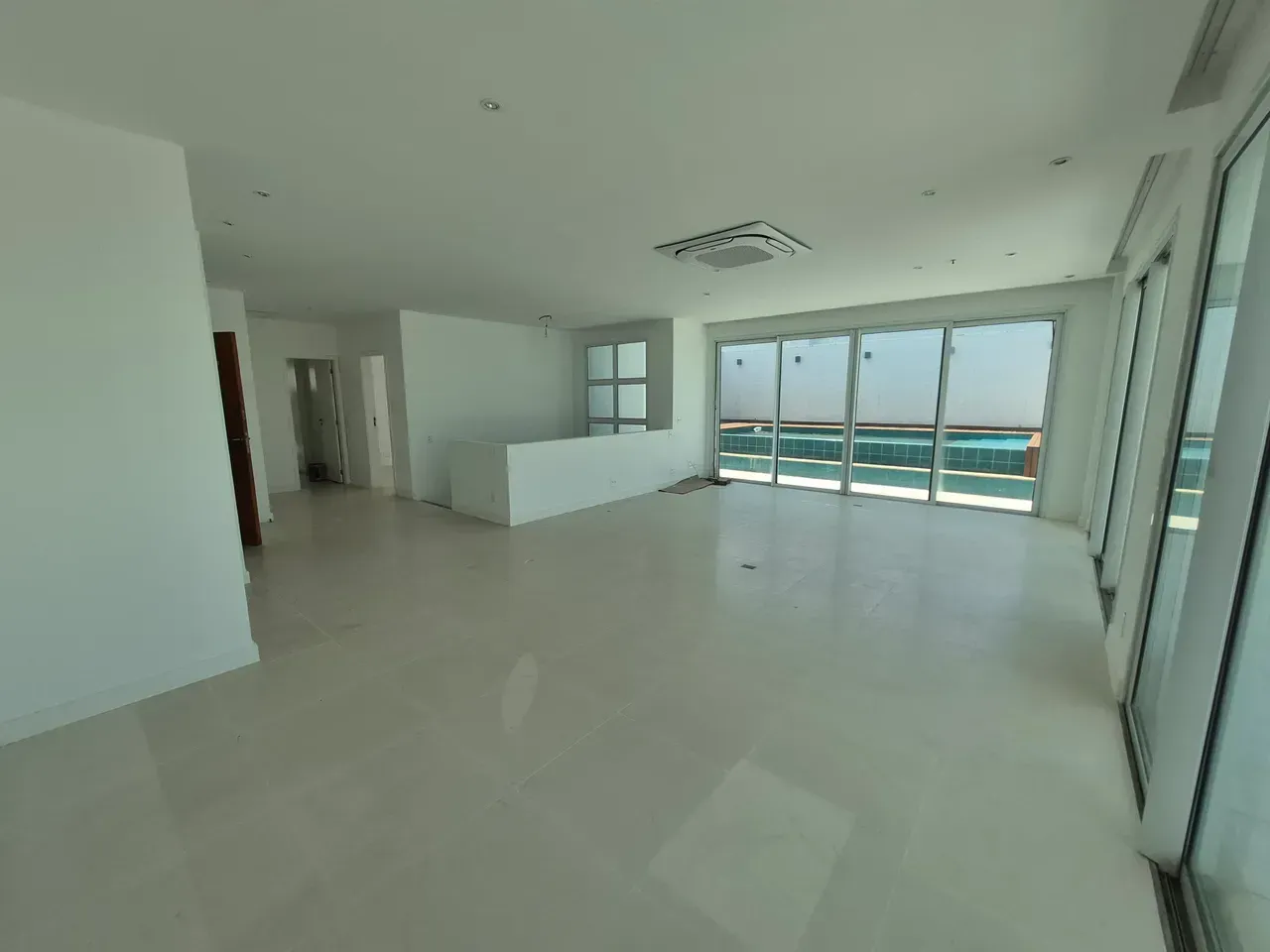 Furnished apartment with 5 bedrooms and shared pool area — photo 15
