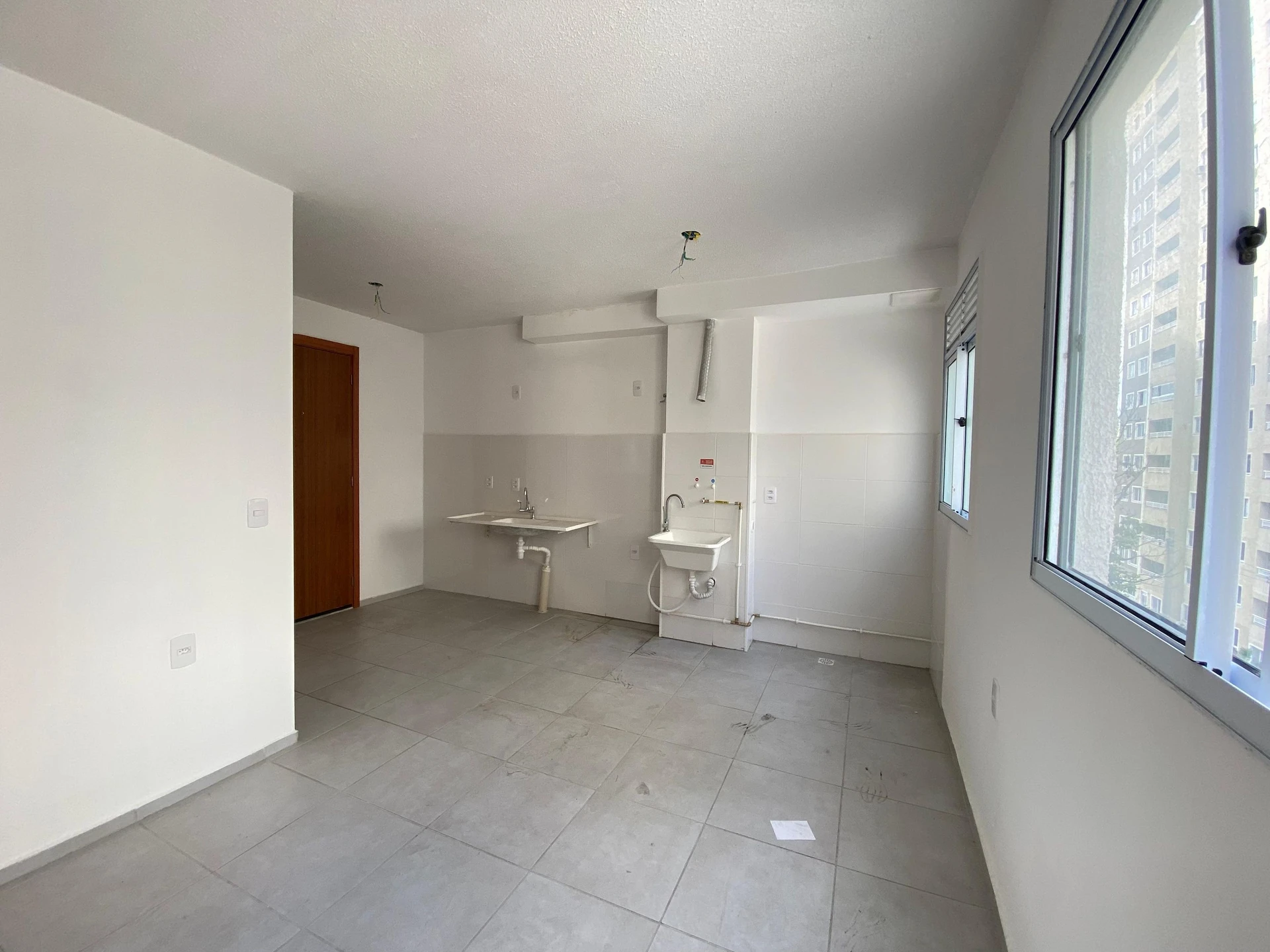 One-bedroom apartment with a grill on the balcony — photo 31
