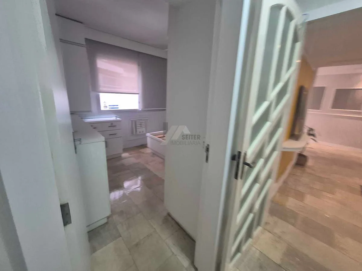 3-bedroom apartment with a glass-enclosed balcony — photo 50