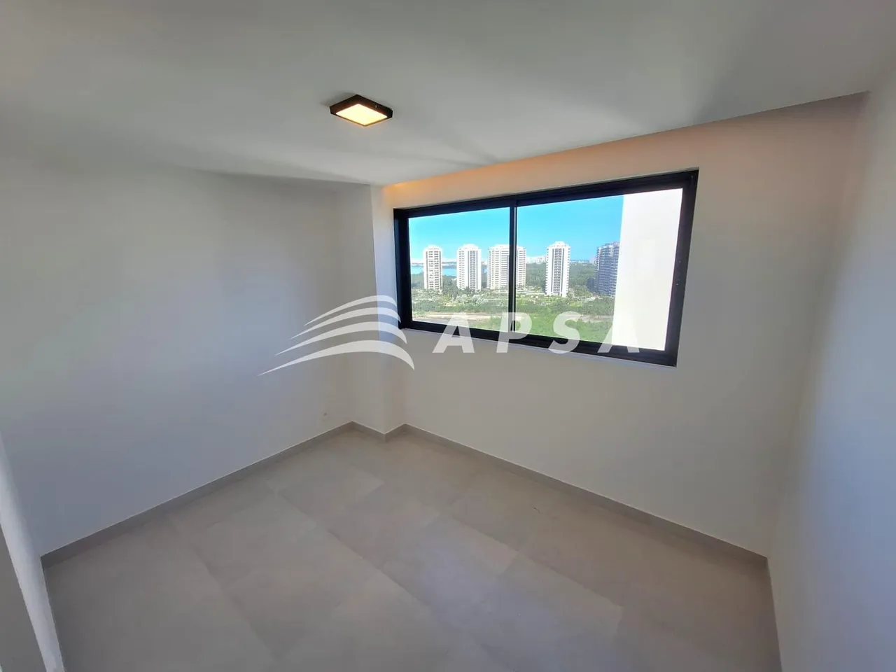 3-bedroom unfurnished apartment with open-plan kitchen — photo 19