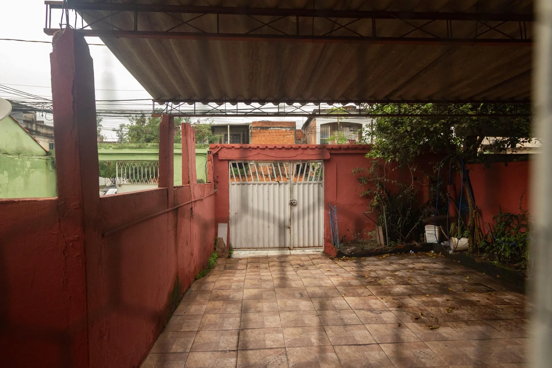 Casa com 2 quartos, 1 suíte e área de lavanderia — photo 2