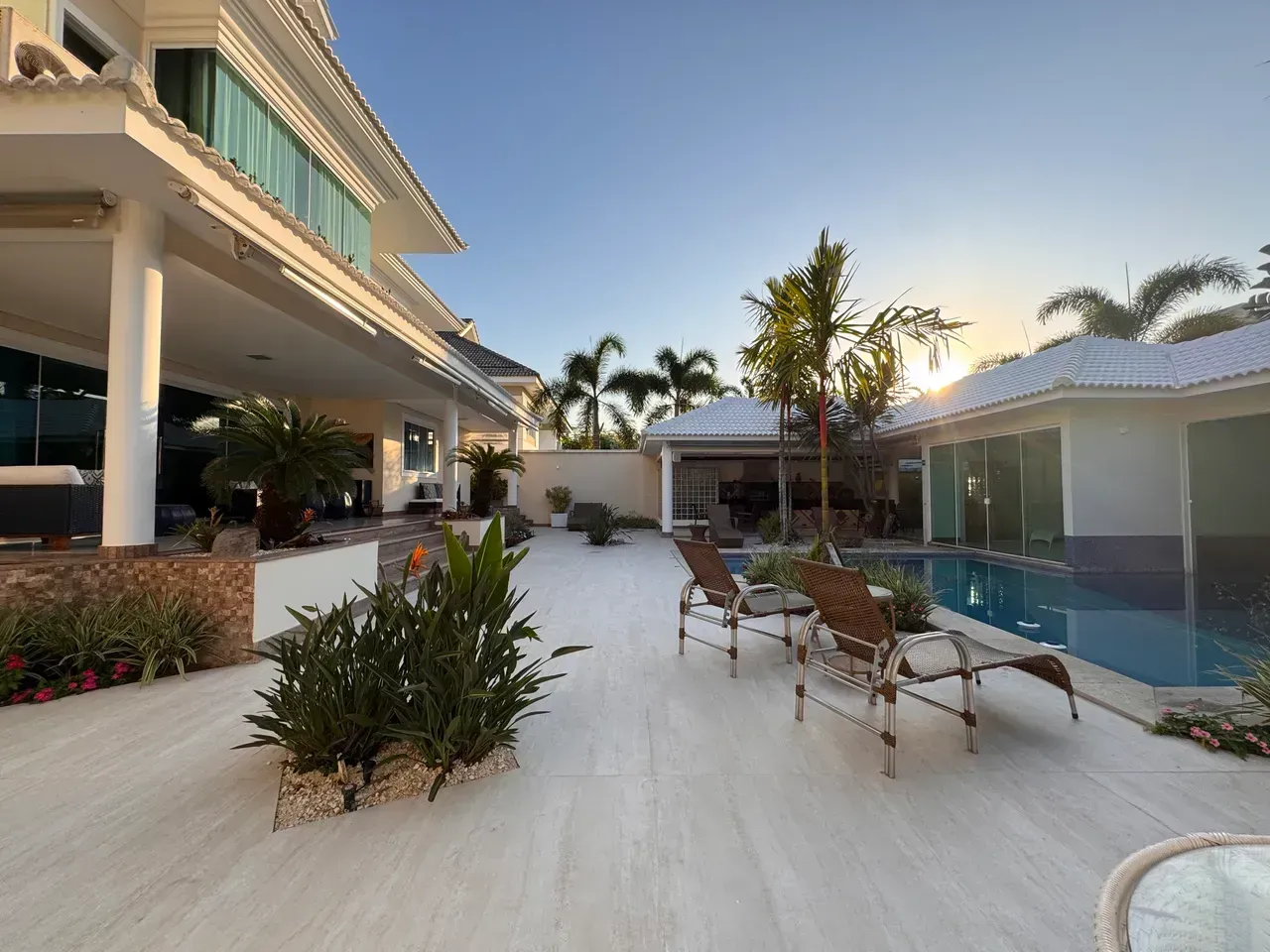 Unfurnished house with 5 bedrooms and glass showers — photo 10