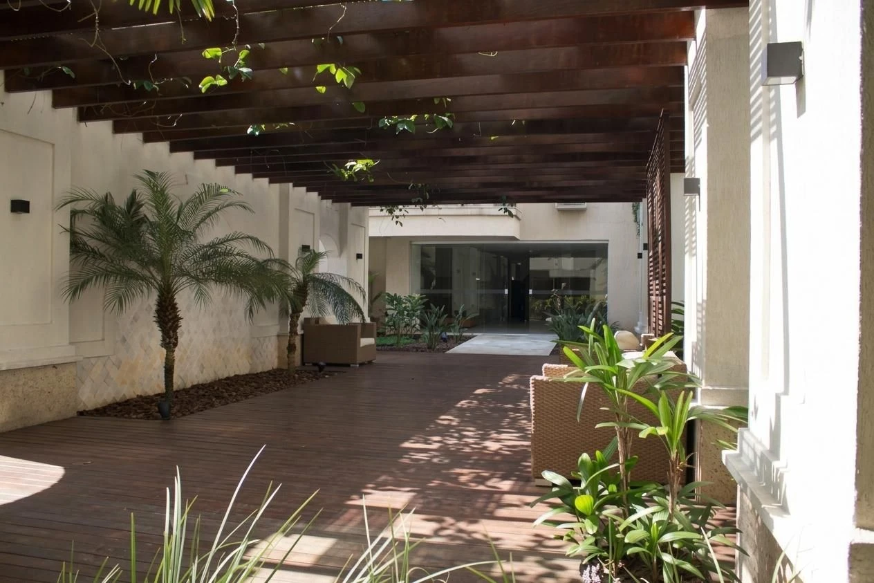 2-bedroom apartment with a glass-enclosed balcony — photo 14