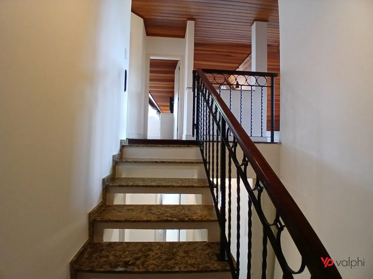 4-bedroom house with a grill on the balcony — photo 62
