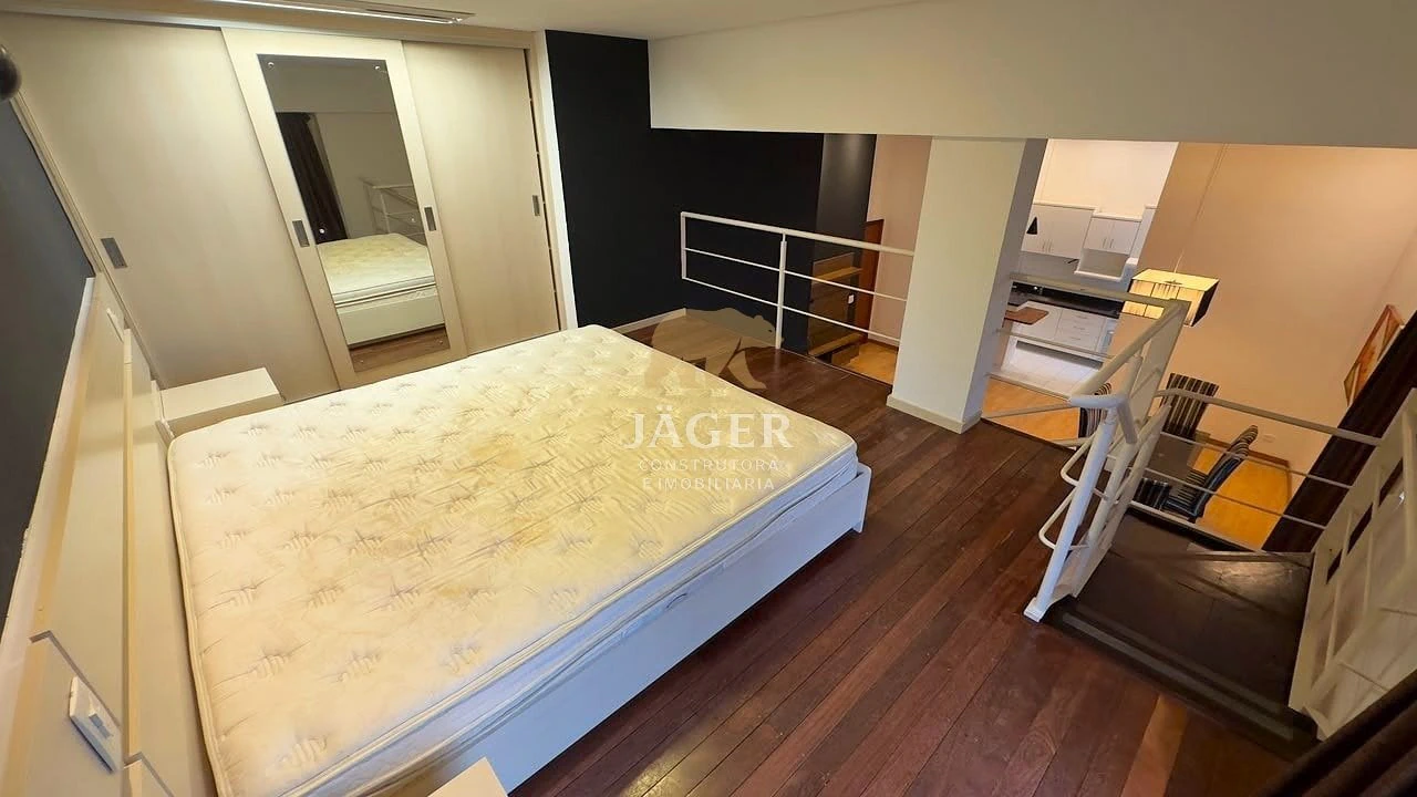 185 m² apartment with a bathtub and a glass-enclosed balcony — photo 6