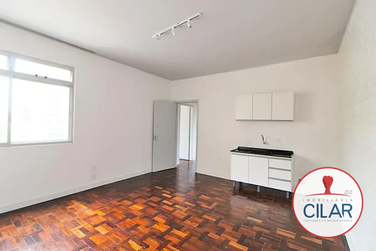 2-bedroom apartment with wood or laminate floors in Curitiba — photo 2