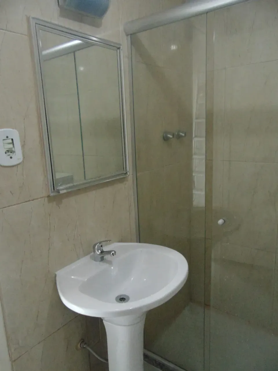 Unfurnished 3-bedroom apartment with built-in wardrobes — photo 4