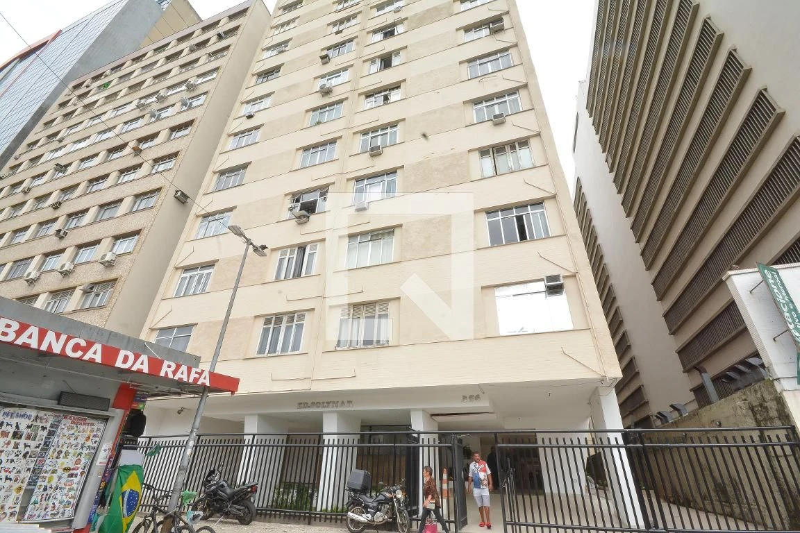 Apartamento sem mobília com vista da janela e 1 quarto — photo 2