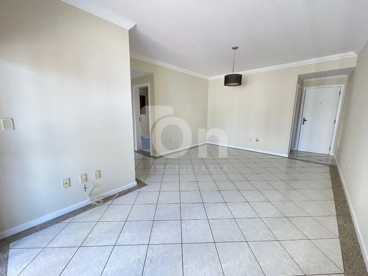 2-bedroom apartment with a home office in Florianópolis