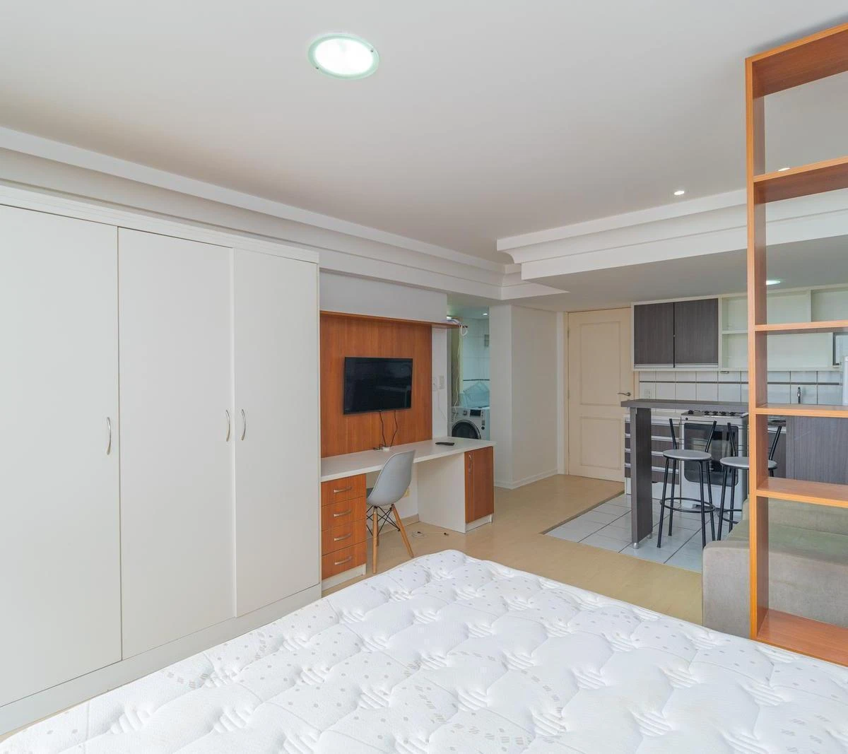 One-bedroom apartment with a home office in Curitiba — photo 9