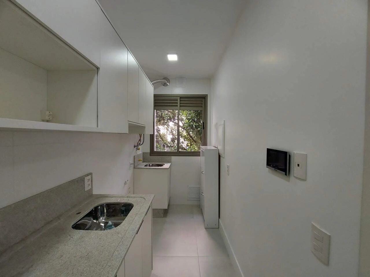 Floor-to-ceiling windows in a 2-bedroom apartment, 64 m² — photo 5