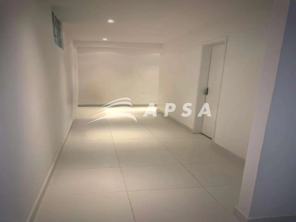 Furnished 4-bedroom apartment, 300 m² and 4 parking spots — photo 15
