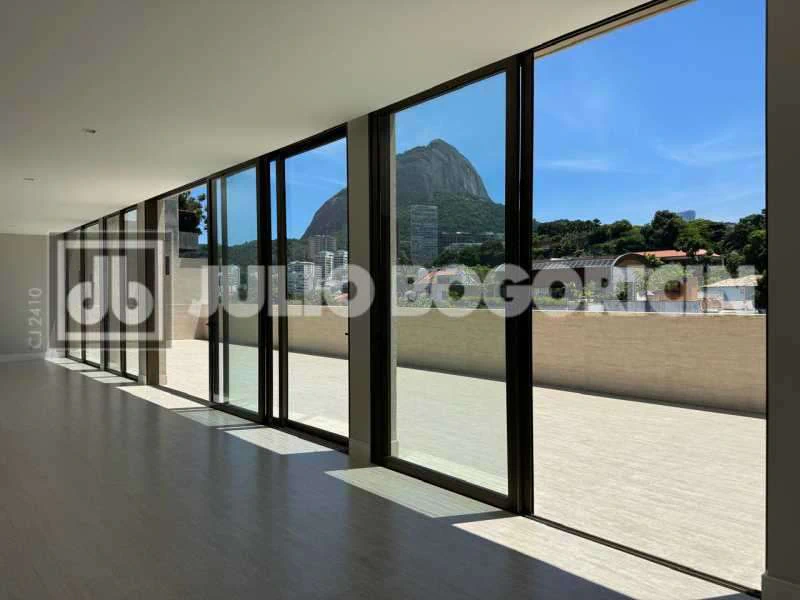 Linear penthouse with 4 bedrooms and 7 bathrooms — photo 11