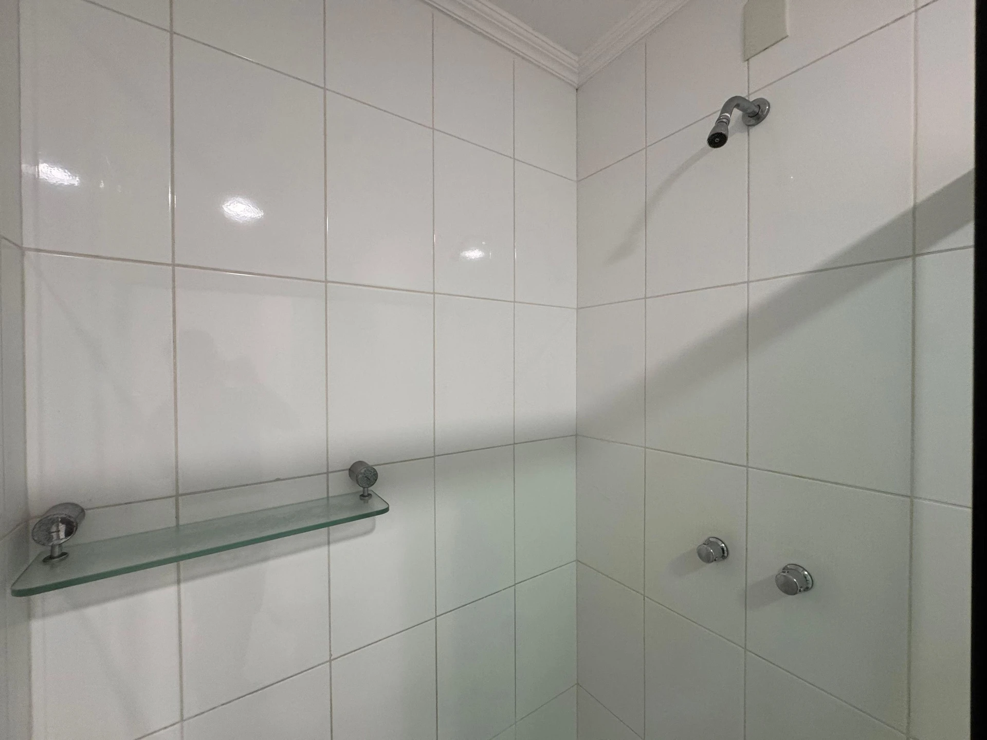 Unfurnished 3-bedroom apartment with a glassed balcony — photo 48