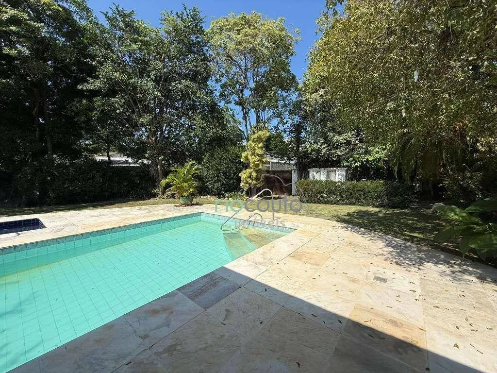 Casa com 5 quartos, 990 m² e 2 vagas, perto das janelas — photo 130