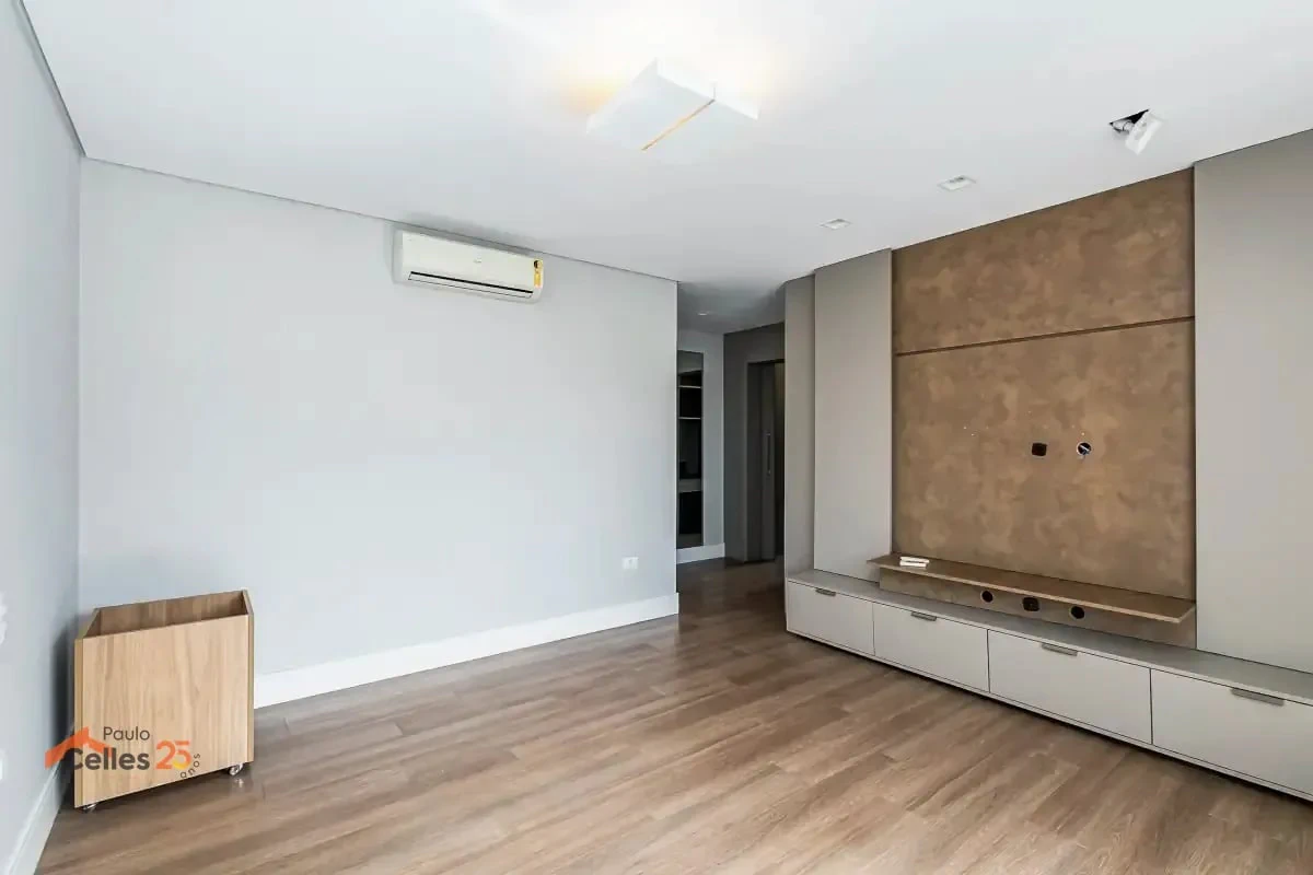 Furnished house, 275 m², with a glass-enclosed balcony — photo 18